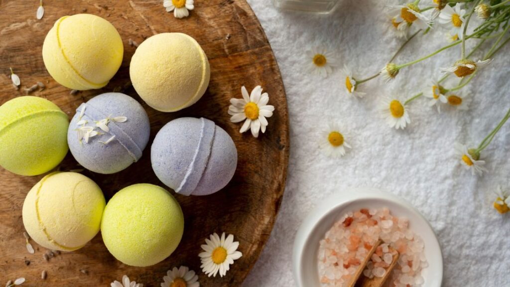Choose bath bombs with natural colorants 